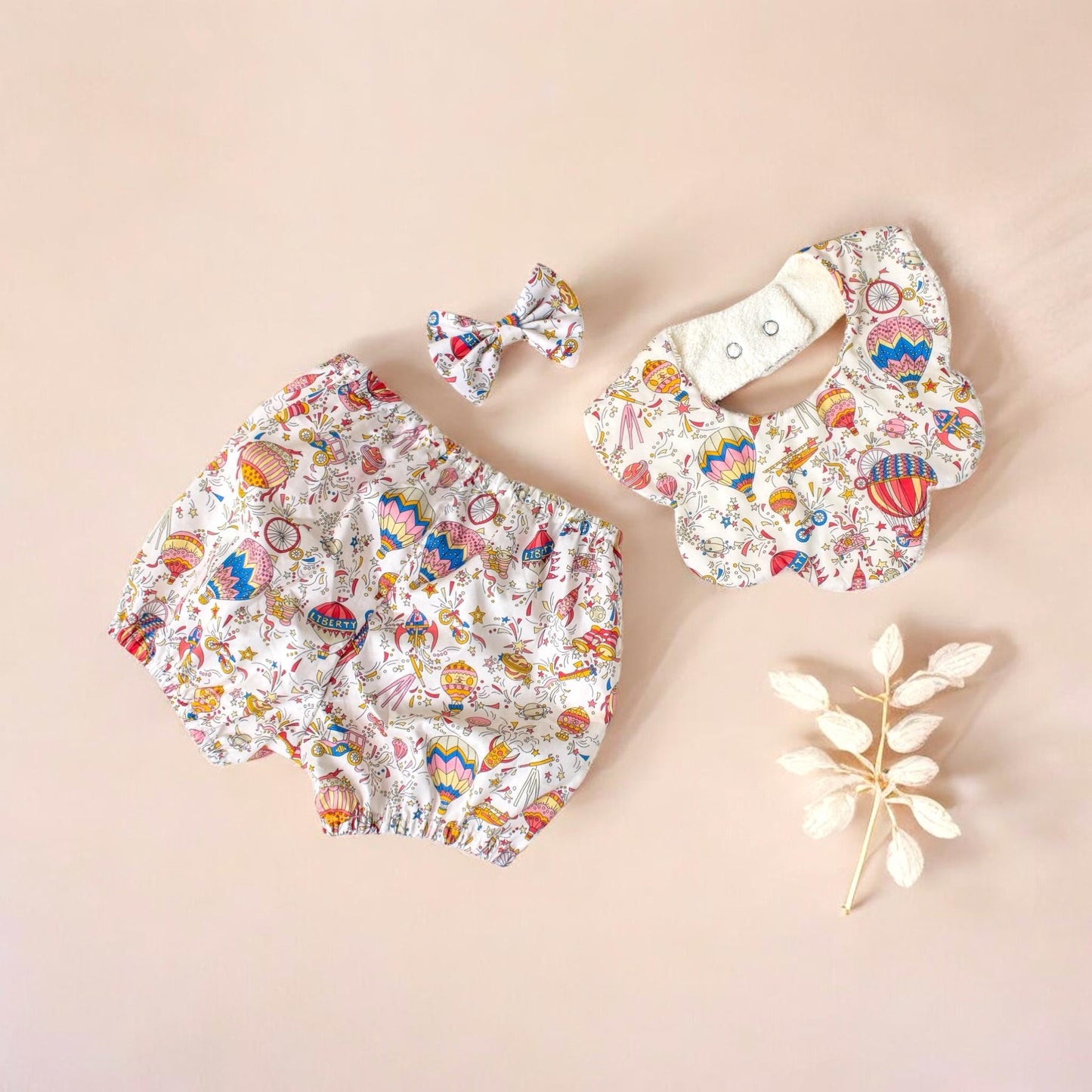 SET Liberty Bloomer Liberty Bib, Liberty Baby Clothing, Liberty Floral Print, Nappy Cover, Liberty London Bib, Liberty Print Fabrics Bloomer