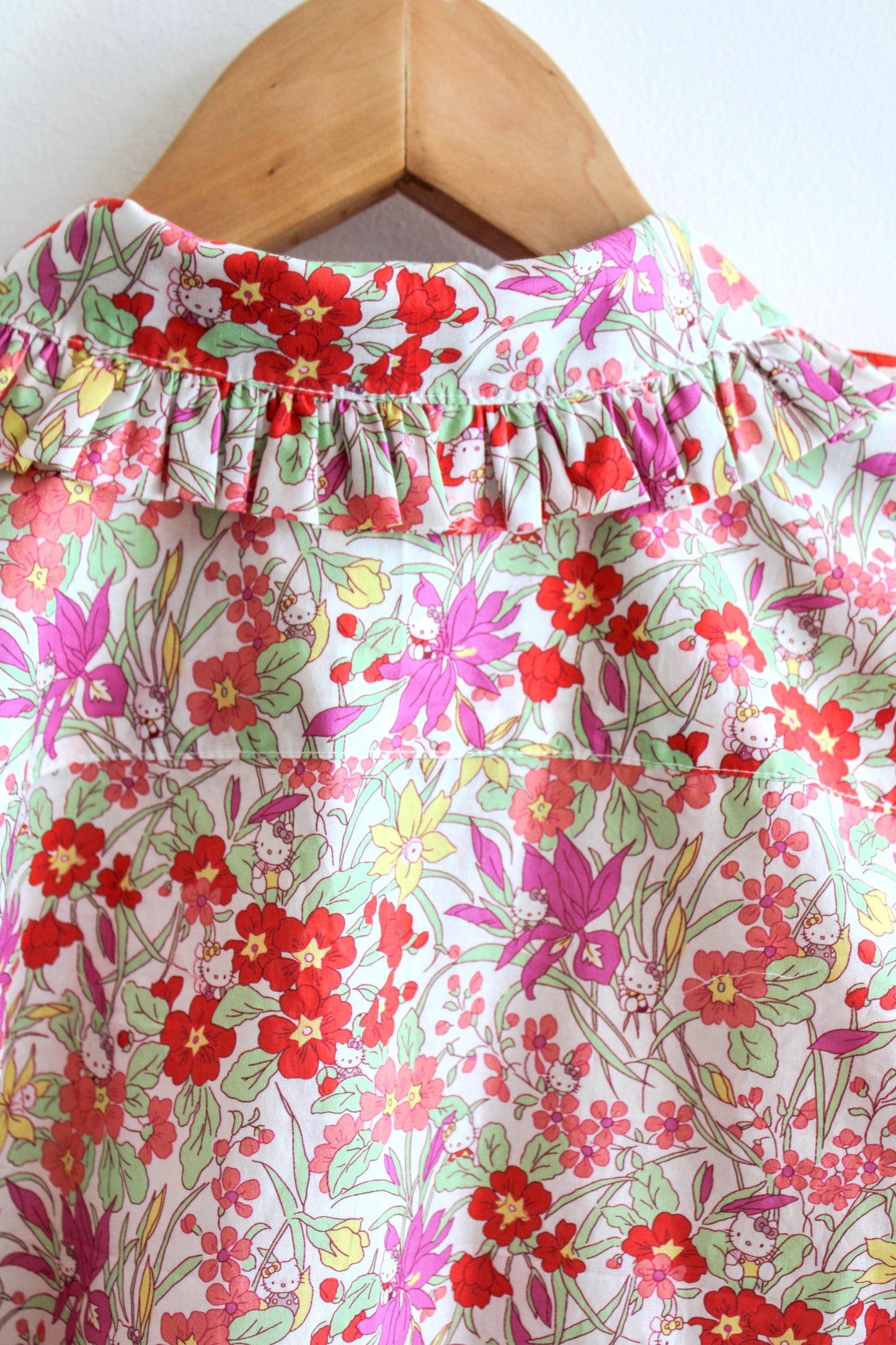 Long Sleeves Liberty London Shirt: Peter Pan Ruffle Collar, Ditsy Floral Woman Blouse